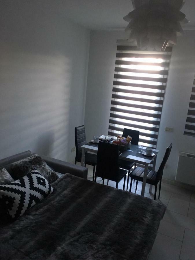My Home Apartment Mira Exterior foto