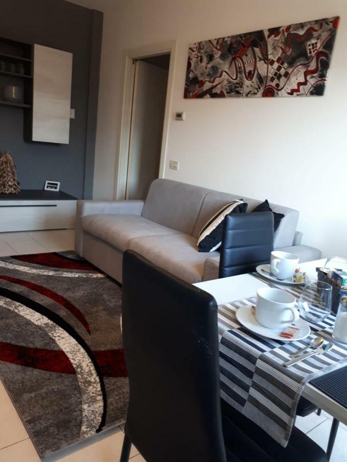 My Home Apartment Mira Exterior foto